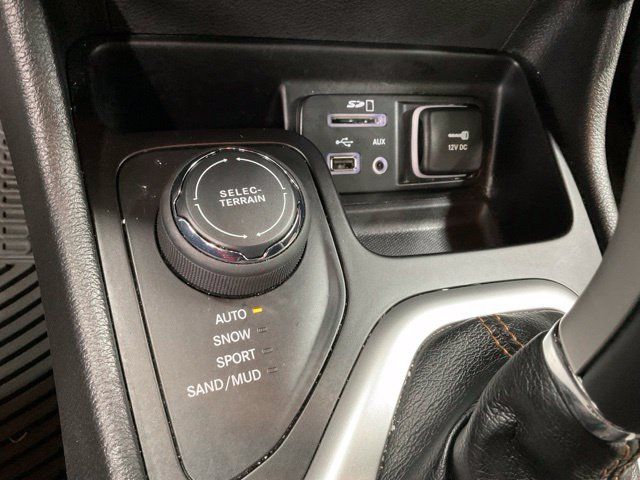 Used 2016 Jeep Cherokee Limited AWD/4WD image 30