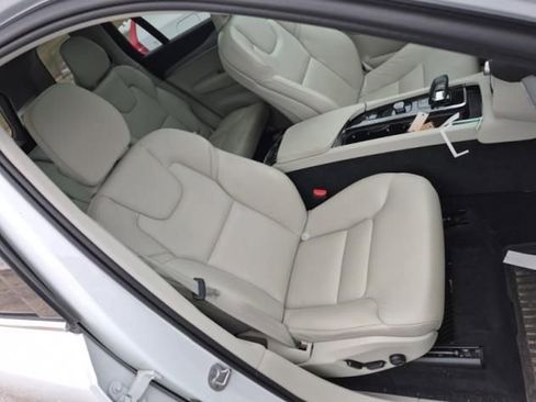 Used 2023 Volvo XC90 B5 Core w/ Protection Package Premier image 10