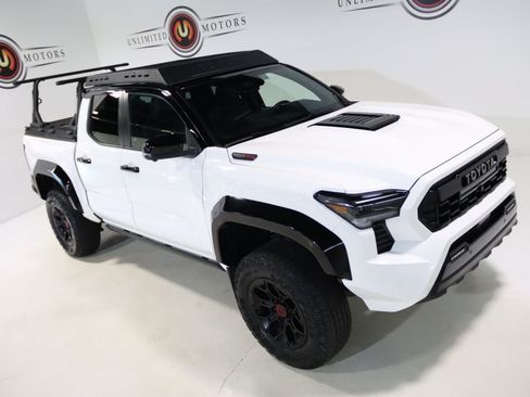 Used 2024 Toyota Tacoma TRD Pro AWD/4WD image 8