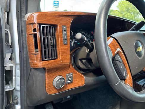 Used 2024 Chevrolet Express 2500 RWD image 21