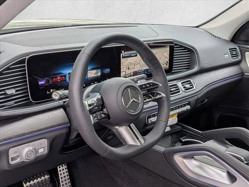 New 2026 Mercedes-Benz GLS 450 4MATIC image 3