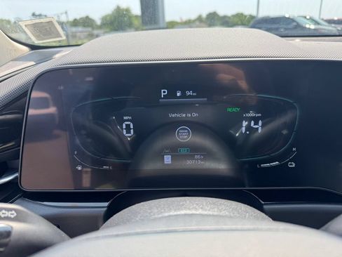 Used 2023 Kia Niro SX Touring FWD image 22
