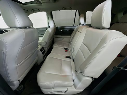 Used 2017 Honda Pilot Touring image 29