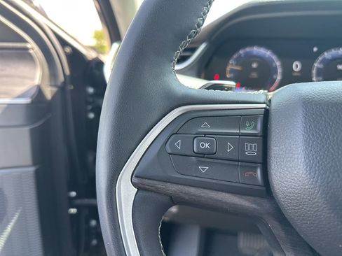 Used 2023 Jeep Grand Cherokee L Limited w/ Luxury Tech Group II image 14