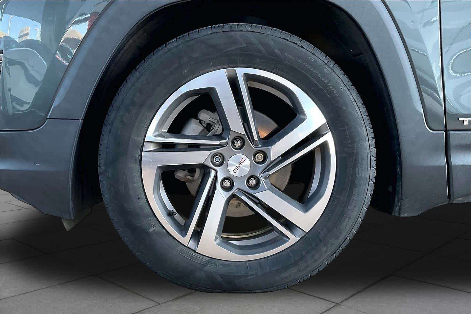 Used 2021 GMC Terrain SLT FWD image 11