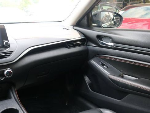 Used 2019 Nissan Altima 2.5 SR FWD image 15