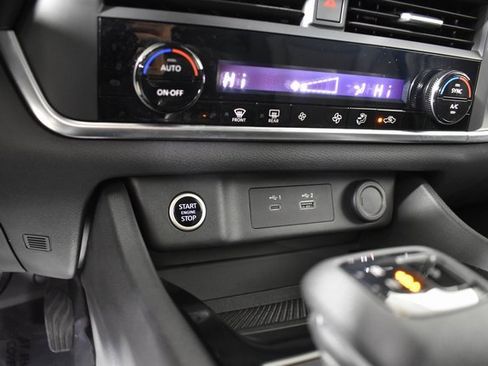 Certified 2023 Nissan Rogue SV image 18