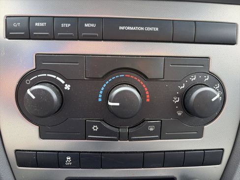 Used 2006 Jeep Grand Cherokee Laredo RWD image 29