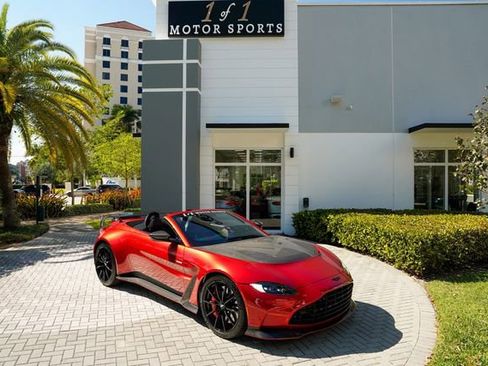 Used 2023 Aston Martin V12 Vantage Roadster image 1