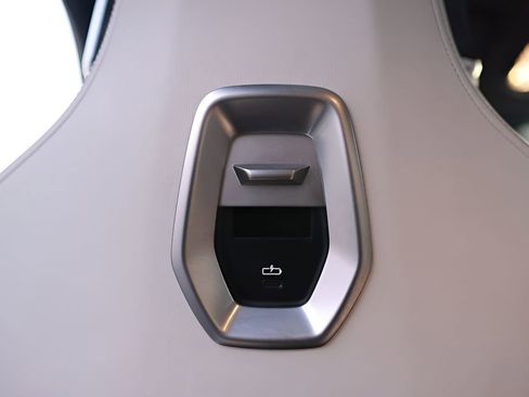 Used 2023 BMW 760i xDrive w/ Luxury Rear Seating Package AWD/4WD image 45