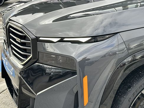 Used 2024 BMW XM Base image 10