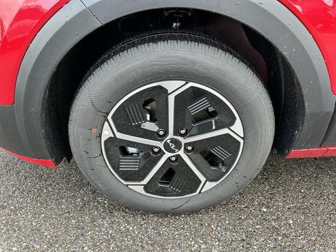 New 2026 Kia Niro LX FWD image 9
