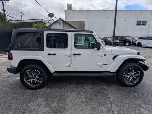 Used 2024 Jeep Wrangler Unlimited AWD/4WD image 2