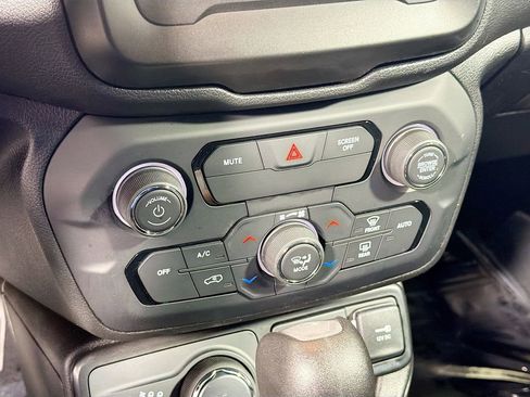 Used 2020 Jeep Renegade Altitude AWD/4WD image 17