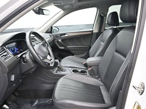 Used 2024 Volkswagen Tiguan SE FWD image 12