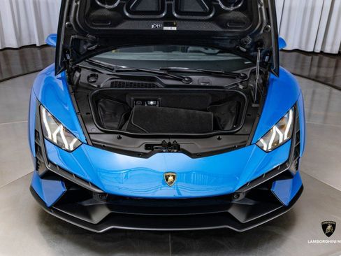 Used 2023 Lamborghini Huracan Tecnica image 5
