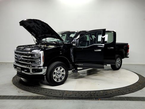 Used 2024 Ford F250 Lariat w/ Chrome Package image 11