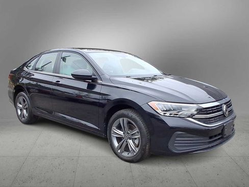 Used 2023 Volkswagen Jetta SE w/ Panoramic Sunroof Package FWD image 2