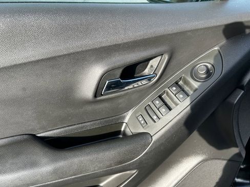 Used 2020 Chevrolet Trax LS image 12