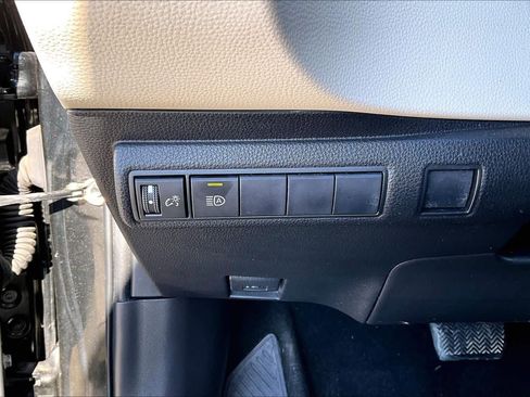 Used 2021 Toyota Corolla LE image 34