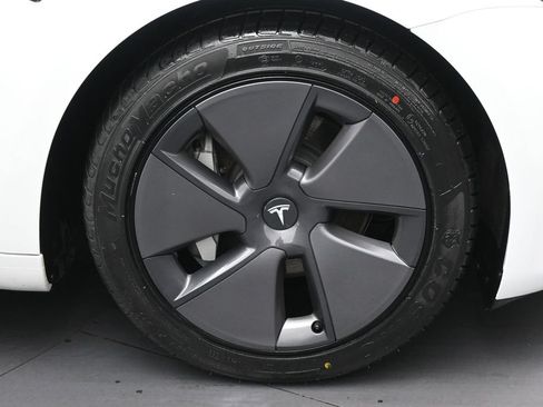 Used 2023 Tesla Model 3 Standard Range RWD image 29
