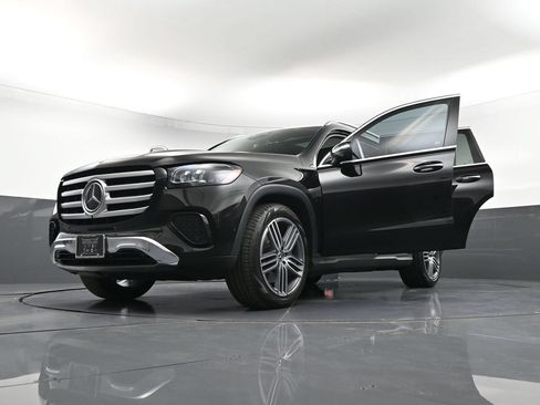 Used 2025 Mercedes-Benz GLS 450 4MATIC image 43