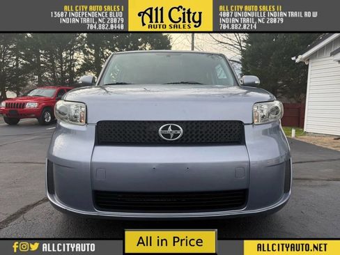 Used 2010 Scion xB Hatchback 4D image 2