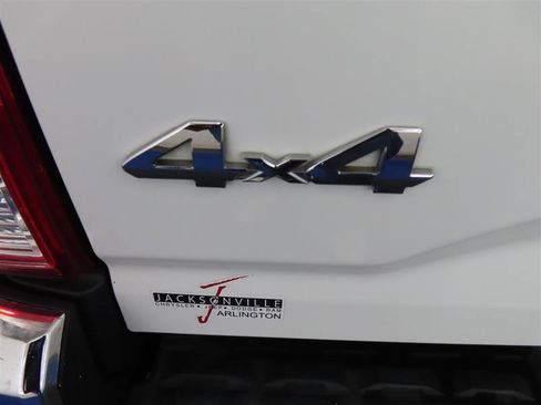 Used 2017 Toyota Tacoma SR5 w/ Tow Package image 9