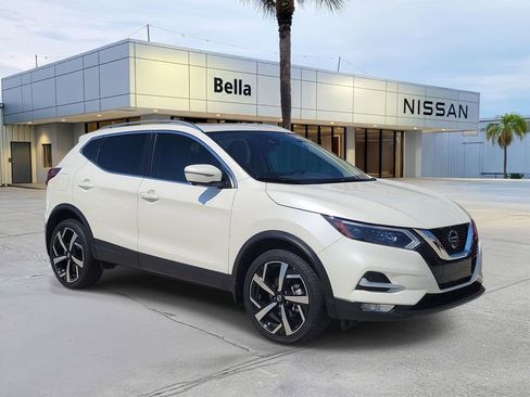 Used 2022 Nissan Rogue Sport SL w/ Premium Package image 2