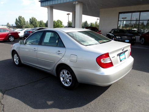 Used 2004 Toyota Camry XLE image 3