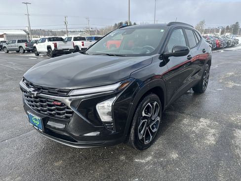 Certified 2025 Chevrolet Trax RS w/ Sunroof Package image 3