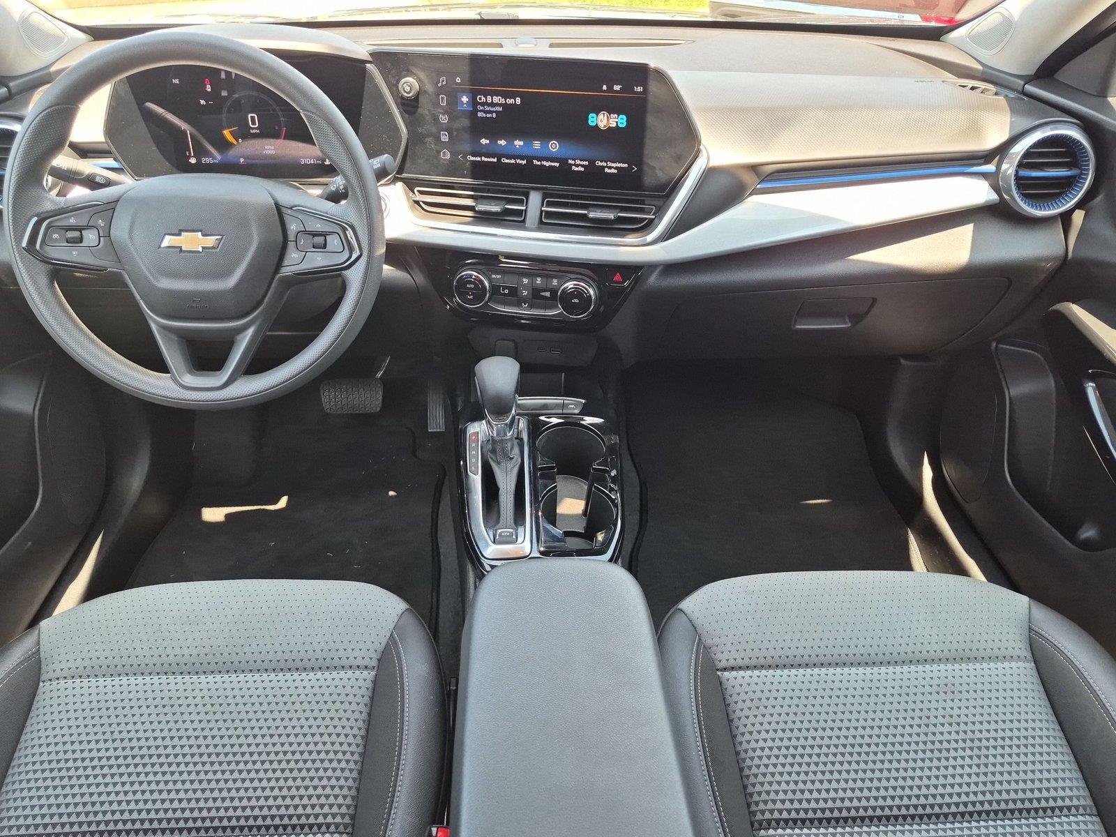 Used 2025 Chevrolet Trax LT FWD image 32