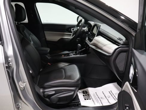 Used 2024 Jeep Compass Limited image 23