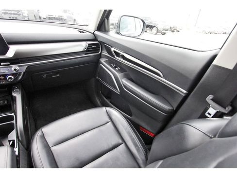 Used 2025 Kia Telluride S image 10