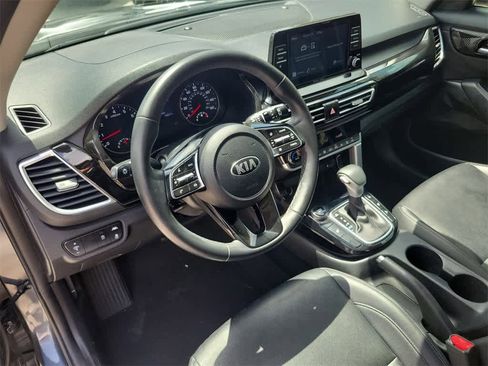 Used 2021 Kia Seltos EX image 24