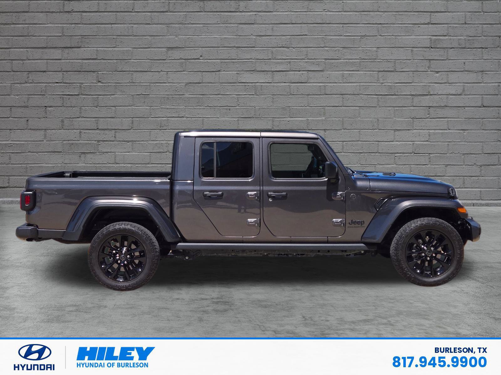 Used 2025 Jeep Gladiator Sport AWD/4WD image 3