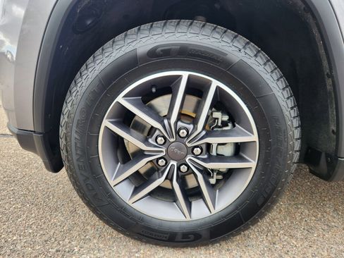 Used 2021 Jeep Grand Cherokee Limited image 16