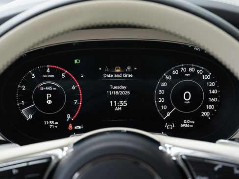 Used 2024 Bentley Bentayga V8 image 37