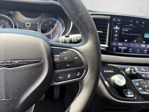 Used 2026 Chrysler Pacifica Select FWD image 19