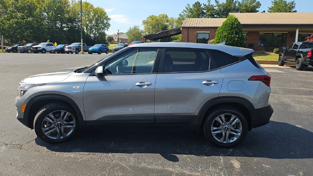 Used 2022 Kia Seltos LX AWD/4WD image 17