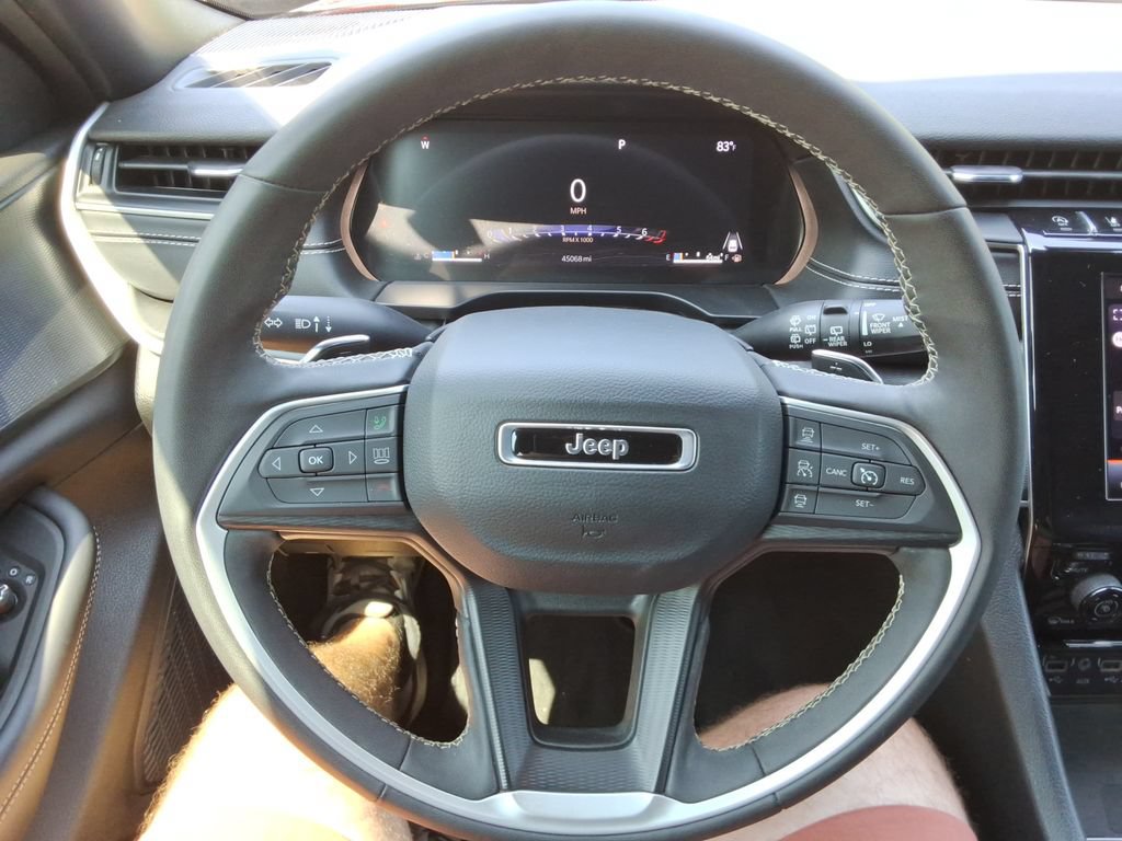Used 2025 Jeep Grand Cherokee L Altitude RWD image 26