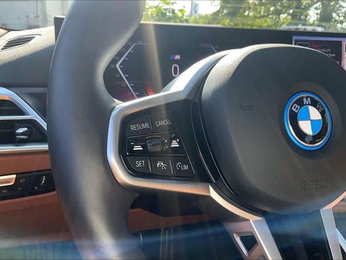 Used 2025 BMW i4 xDrive40i w/ M Sport Package AWD/4WD image 25