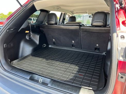 Used 2019 Jeep Cherokee Latitude Plus AWD/4WD image 11