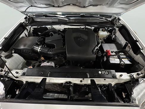 Used 2019 Toyota Tacoma SR image 29