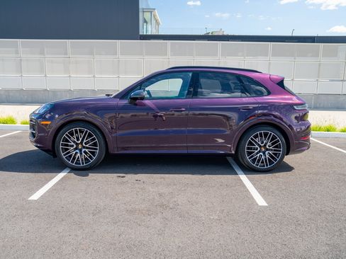 Certified 2025 Porsche Cayenne GTS AWD/4WD image 2