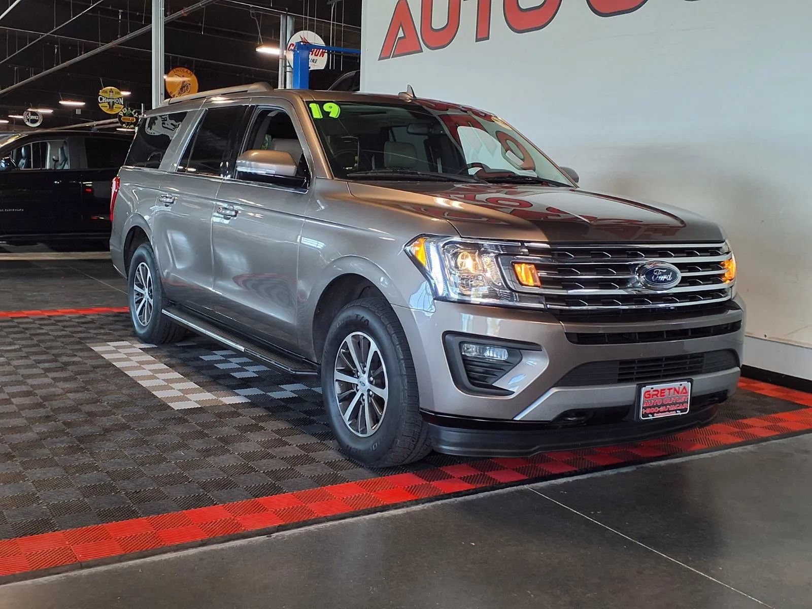 Used 2019 Ford Expedition Max XLT w/ Equipment Group 202A AWD/4WD image 2