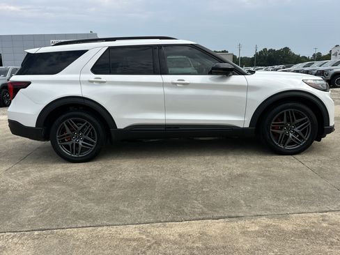 Used 2025 Ford Explorer ST AWD/4WD image 4