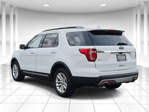 Used 2017 Ford Explorer XLT w/ Equipment Group 202A image 5