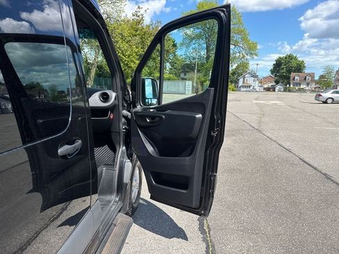 Used 2024 Mercedes-Benz Sprinter 2500 image 18