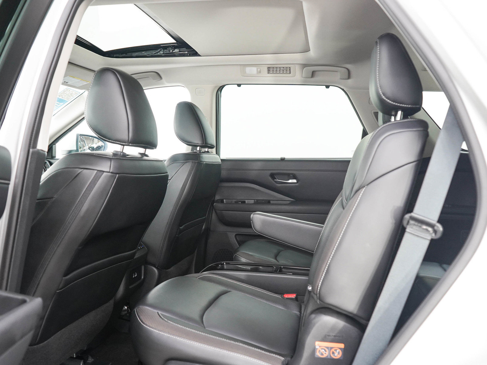 Used 2024 Nissan Pathfinder SL w/ SL Premium Package AWD/4WD image 16
